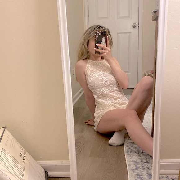 HP🌟 NWOT Ivory Free People Intimataly Sheer Lace Romper - Picture 2 of 4